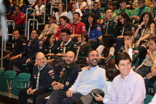Lanzamiento Concurso Especialidad Scout Cuidamundos EPM
Lanzamiento del Concurso Especialidad Scout Cuidamundos EPM
Fecha: Junio 7 de 2019. 
Para descargar esta fotografía en alta resolución, haga clic sobre la imagen hasta que la misma se despliegue en la pantalla completa; luego dé clic derecho y elija la opción "guardar imagen como". 
En caso de publicación por cualquier medio, solicitamos acompañarla del crédito: "Foto EPM"
Palabras clave: Lanzamiento Concurso Especialidad Scout Cuidamundos EPM