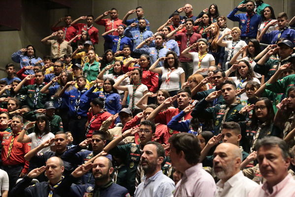 Lanzamiento Concurso Especialidad Scout Cuidamundos EPM
Lanzamiento del Concurso Especialidad Scout Cuidamundos EPM
Fecha: Junio 7 de 2019. 
Para descargar esta fotografía en alta resolución, haga clic sobre la imagen hasta que la misma se despliegue en la pantalla completa; luego dé clic derecho y elija la opción "guardar imagen como". 
En caso de publicación por cualquier medio, solicitamos acompañarla del crédito: "Foto EPM"
Palabras clave: Lanzamiento Concurso Especialidad Scout Cuidamundos EPM