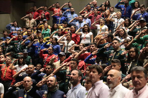 Lanzamiento Concurso Especialidad Scout Cuidamundos EPM
Lanzamiento del Concurso Especialidad Scout Cuidamundos EPM
Fecha: Junio 7 de 2019. 
Para descargar esta fotografía en alta resolución, haga clic sobre la imagen hasta que la misma se despliegue en la pantalla completa; luego dé clic derecho y elija la opción "guardar imagen como". 
En caso de publicación por cualquier medio, solicitamos acompañarla del crédito: "Foto EPM"
Palabras clave: Lanzamiento Concurso Especialidad Scout Cuidamundos EPM