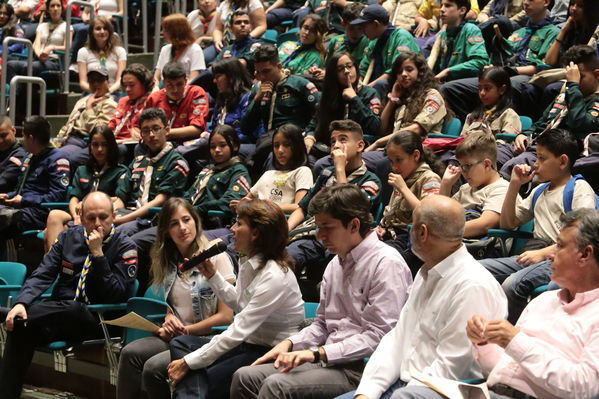 Lanzamiento Concurso Especialidad Scout Cuidamundos EPM
Lanzamiento del Concurso Especialidad Scout Cuidamundos EPM
Fecha: Junio 7 de 2019. 
Para descargar esta fotografía en alta resolución, haga clic sobre la imagen hasta que la misma se despliegue en la pantalla completa; luego dé clic derecho y elija la opción "guardar imagen como". 
En caso de publicación por cualquier medio, solicitamos acompañarla del crédito: "Foto EPM"
Palabras clave: Lanzamiento Concurso Especialidad Scout Cuidamundos EPM