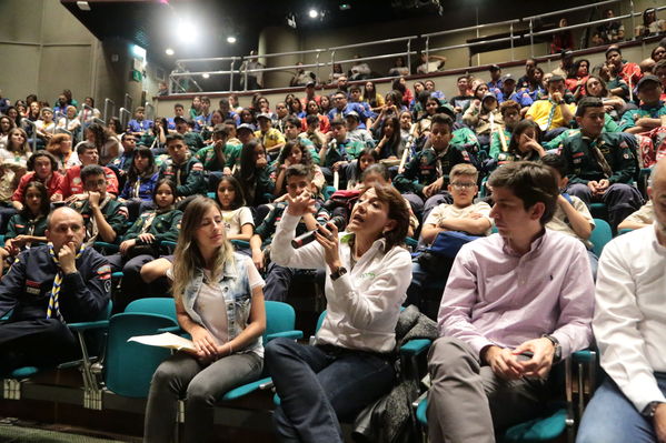 Lanzamiento Concurso Especialidad Scout Cuidamundos EPM
Lanzamiento del Concurso Especialidad Scout Cuidamundos EPM
Fecha: Junio 7 de 2019. 
Para descargar esta fotografía en alta resolución, haga clic sobre la imagen hasta que la misma se despliegue en la pantalla completa; luego dé clic derecho y elija la opción "guardar imagen como". 
En caso de publicación por cualquier medio, solicitamos acompañarla del crédito: "Foto EPM"
Palabras clave: Lanzamiento Concurso Especialidad Scout Cuidamundos EPM