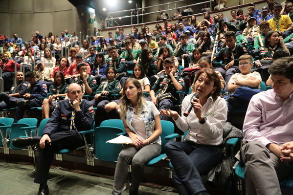 Lanzamiento Concurso Especialidad Scout Cuidamundos EPM
Lanzamiento del Concurso Especialidad Scout Cuidamundos EPM
Fecha: Junio 7 de 2019. 
Para descargar esta fotografía en alta resolución, haga clic sobre la imagen hasta que la misma se despliegue en la pantalla completa; luego dé clic derecho y elija la opción "guardar imagen como". 
En caso de publicación por cualquier medio, solicitamos acompañarla del crédito: "Foto EPM"
Palabras clave: Lanzamiento Concurso Especialidad Scout Cuidamundos EPM