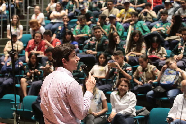 Lanzamiento Concurso Especialidad Scout Cuidamundos EPM
Lanzamiento del Concurso Especialidad Scout Cuidamundos EPM
Fecha: Junio 7 de 2019. 
Para descargar esta fotografía en alta resolución, haga clic sobre la imagen hasta que la misma se despliegue en la pantalla completa; luego dé clic derecho y elija la opción "guardar imagen como". 
En caso de publicación por cualquier medio, solicitamos acompañarla del crédito: "Foto EPM"
Palabras clave: Lanzamiento Concurso Especialidad Scout Cuidamundos EPM