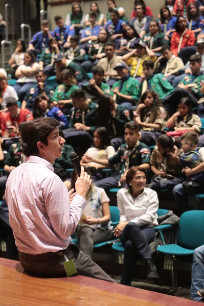 Lanzamiento concurso Especialidad Scout Cuidamundos EPM
Lanzamiento del Concurso Especialidad Scout Cuidamundos EPM
Fecha: Junio 7 de 2019. 
Para descargar esta fotografía en alta resolución, haga clic sobre la imagen hasta que la misma se despliegue en la pantalla completa; luego dé clic derecho y elija la opción "guardar imagen como". 
En caso de publicación por cualquier medio, solicitamos acompañarla del crédito: "Foto EPM"
Palabras clave: Lanzamiento concurso Especialidad Scout Cuidamundos EPM