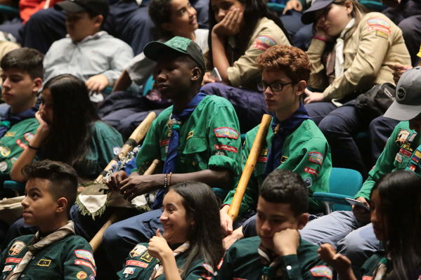 Lanzamiento concurso Especialidad Scout Cuidamundos EPM
Lanzamiento del Concurso Especialidad Scout Cuidamundos EPM
Fecha: Junio 7 de 2019. 
Para descargar esta fotografía en alta resolución, haga clic sobre la imagen hasta que la misma se despliegue en la pantalla completa; luego dé clic derecho y elija la opción "guardar imagen como". 
En caso de publicación por cualquier medio, solicitamos acompañarla del crédito: "Foto EPM"
Palabras clave: Lanzamiento concurso Especialidad Scout Cuidamundos EPM