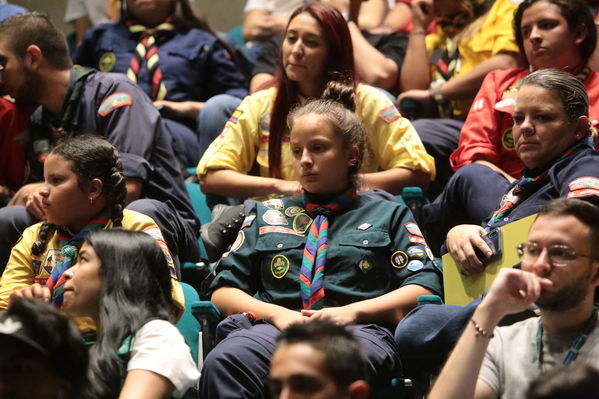 Lanzamiento concurso Especialidad Scout Cuidamundos EPM
Lanzamiento del Concurso Especialidad Scout Cuidamundos EPM
Fecha: Junio 7 de 2019. 
Para descargar esta fotografía en alta resolución, haga clic sobre la imagen hasta que la misma se despliegue en la pantalla completa; luego dé clic derecho y elija la opción "guardar imagen como". 
En caso de publicación por cualquier medio, solicitamos acompañarla del crédito: "Foto EPM"
Palabras clave: Lanzamiento concurso Especialidad Scout Cuidamundos EPM