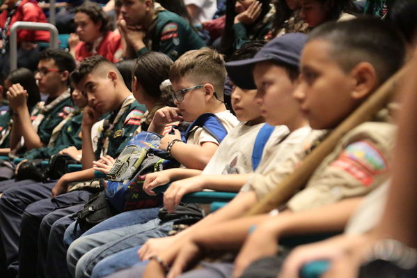 Lanzamiento concurso Especialidad Scout Cuidamundos EPM
Lanzamiento del Concurso Especialidad Scout Cuidamundos EPM
Fecha: Junio 7 de 2019. 
Para descargar esta fotografía en alta resolución, haga clic sobre la imagen hasta que la misma se despliegue en la pantalla completa; luego dé clic derecho y elija la opción "guardar imagen como". 
En caso de publicación por cualquier medio, solicitamos acompañarla del crédito: "Foto EPM"
Palabras clave: Lanzamiento concurso Especialidad Scout Cuidamundos EPM