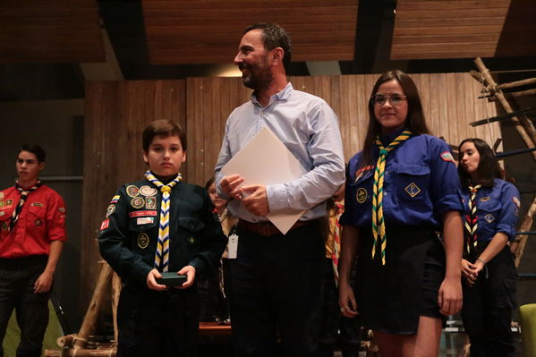 Lanzamiento concurso Especialidad Scout Cuidamundos EPM
Lanzamiento del Concurso Especialidad Scout Cuidamundos EPM
Fecha: Junio 7 de 2019. 
Para descargar esta fotografía en alta resolución, haga clic sobre la imagen hasta que la misma se despliegue en la pantalla completa; luego dé clic derecho y elija la opción "guardar imagen como". 
En caso de publicación por cualquier medio, solicitamos acompañarla del crédito: "Foto EPM"
Palabras clave: Lanzamiento concurso Especialidad Scout Cuidamundos EPM