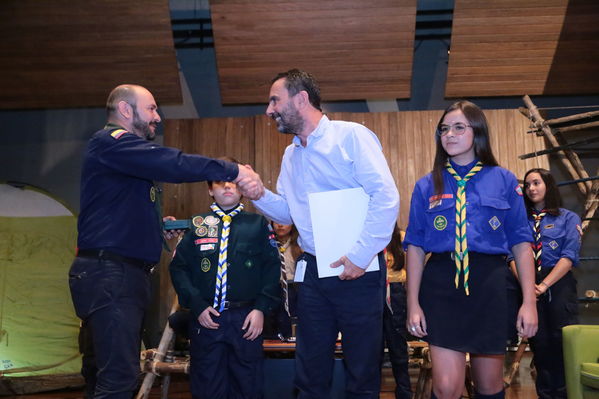 Lanzamiento concurso Especialidad Scout Cuidamundos EPM
Lanzamiento del Concurso Especialidad Scout Cuidamundos EPM
Fecha: Junio 7 de 2019. 
Para descargar esta fotografía en alta resolución, haga clic sobre la imagen hasta que la misma se despliegue en la pantalla completa; luego dé clic derecho y elija la opción "guardar imagen como". 
En caso de publicación por cualquier medio, solicitamos acompañarla del crédito: "Foto EPM"
Palabras clave: Lanzamiento concurso Especialidad Scout Cuidamundos EPM