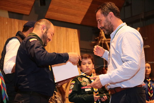 Lanzamiento concurso Especialidad Scout Cuidamundos EPM
Lanzamiento del Concurso Especialidad Scout Cuidamundos EPM
Fecha: Junio 7 de 2019. 
Para descargar esta fotografía en alta resolución, haga clic sobre la imagen hasta que la misma se despliegue en la pantalla completa; luego dé clic derecho y elija la opción "guardar imagen como". 
En caso de publicación por cualquier medio, solicitamos acompañarla del crédito: "Foto EPM"
Palabras clave: Lanzamiento concurso Especialidad Scout Cuidamundos EPM