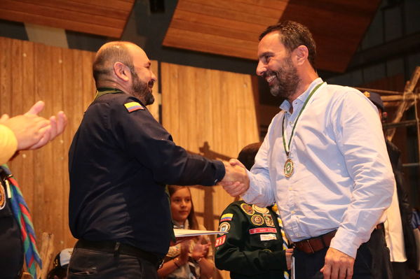 Lanzamiento concurso Especialidad Scout Cuidamundos EPM
Lanzamiento del Concurso Especialidad Scout Cuidamundos EPM
Fecha: Junio 7 de 2019. 
Para descargar esta fotografía en alta resolución, haga clic sobre la imagen hasta que la misma se despliegue en la pantalla completa; luego dé clic derecho y elija la opción "guardar imagen como". 
En caso de publicación por cualquier medio, solicitamos acompañarla del crédito: "Foto EPM"
Palabras clave: Lanzamiento concurso Especialidad Scout Cuidamundos EPM
