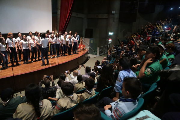 Lanzamiento concurso Especialidad Scout Cuidamundos EPM
Lanzamiento del Concurso Especialidad Scout Cuidamundos EPM
Fecha: Junio 7 de 2019. 
Para descargar esta fotografía en alta resolución, haga clic sobre la imagen hasta que la misma se despliegue en la pantalla completa; luego dé clic derecho y elija la opción "guardar imagen como". 
En caso de publicación por cualquier medio, solicitamos acompañarla del crédito: "Foto EPM"
Palabras clave: Lanzamiento concurso Especialidad Scout Cuidamundos EPM
