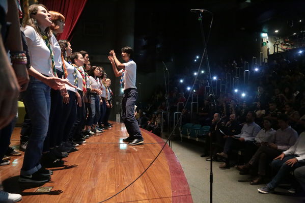 Lanzamiento concurso Especialidad Scout Cuidamundos EPM
Lanzamiento del Concurso Especialidad Scout Cuidamundos EPM
Fecha: Junio 7 de 2019. 
Para descargar esta fotografía en alta resolución, haga clic sobre la imagen hasta que la misma se despliegue en la pantalla completa; luego dé clic derecho y elija la opción "guardar imagen como". 
En caso de publicación por cualquier medio, solicitamos acompañarla del crédito: "Foto EPM"
Palabras clave: Lanzamiento concurso Especialidad Scout Cuidamundos EPM