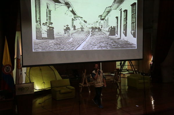 Lanzamiento concurso Especialidad Scout Cuidamundos EPM
Lanzamiento del Concurso Especialidad Scout Cuidamundos EPM
Fecha: Junio 7 de 2019. 
Para descargar esta fotografía en alta resolución, haga clic sobre la imagen hasta que la misma se despliegue en la pantalla completa; luego dé clic derecho y elija la opción "guardar imagen como". 
En caso de publicación por cualquier medio, solicitamos acompañarla del crédito: "Foto EPM"
Palabras clave: Lanzamiento concurso Especialidad Scout Cuidamundos EPM