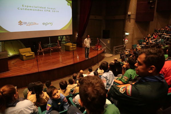 Lanzamiento concurso Especialidad Scout Cuidamundos EPM
Lanzamiento del Concurso Especialidad Scout Cuidamundos EPM
Fecha: Junio 7 de 2019. 
Para descargar esta fotografía en alta resolución, haga clic sobre la imagen hasta que la misma se despliegue en la pantalla completa; luego dé clic derecho y elija la opción "guardar imagen como". 
En caso de publicación por cualquier medio, solicitamos acompañarla del crédito: "Foto EPM"
Palabras clave: Lanzamiento concurso Especialidad Scout Cuidamundos EPM