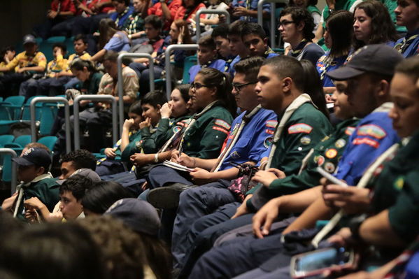 Lanzamiento del Concurso Especialidad Scout Cuidamundos EPM
Lanzamiento del Concurso Especialidad Scout Cuidamundos EPM
Fecha: Junio 7 de 2019. 
Para descargar esta fotografía en alta resolución, haga clic sobre la imagen hasta que la misma se despliegue en la pantalla completa; luego dé clic derecho y elija la opción "guardar imagen como". 
En caso de publicación por cualquier medio, solicitamos acompañarla del crédito: "Foto EPM"
Palabras clave: Lanzamiento  Concurso Especialidad Scout Cuidamundos EPM
