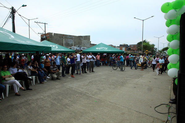 Inauguración del gas natural en Carepa
Inauguración del gas natural en Carepa
Fecha: Junio 22  de 2013. 
Para descargar esta fotografía en alta resolución, haga clic sobre la imagen hasta que la misma se despliegue en la pantalla completa; luego dé clic derecho y elija la opción "guardar imagen como". 
En caso de publicación por cualquier medio, solicitamos acompañarla del crédito: "Cortesía EPM".
Palabras clave: Inauguración gas natural Carepa Urabá