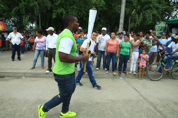 Inauguración del gas natural en Carepa
Inauguración del gas natural en Carepa
Fecha: Junio 22  de 2013. 
Para descargar esta fotografía en alta resolución, haga clic sobre la imagen hasta que la misma se despliegue en la pantalla completa; luego dé clic derecho y elija la opción "guardar imagen como". 
En caso de publicación por cualquier medio, solicitamos acompañarla del crédito: "Cortesía EPM".
Palabras clave: Inauguración gas natural Carepa Urabá