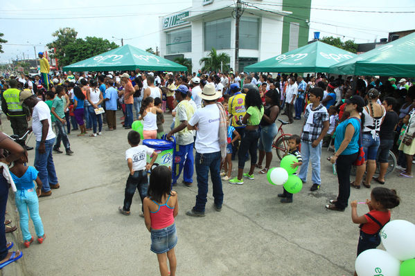 Inauguración del gas natural en Carepa
Inauguración del gas natural en Carepa
Fecha: Junio 22  de 2013. 
Para descargar esta fotografía en alta resolución, haga clic sobre la imagen hasta que la misma se despliegue en la pantalla completa; luego dé clic derecho y elija la opción "guardar imagen como". 
En caso de publicación por cualquier medio, solicitamos acompañarla del crédito: "Cortesía EPM".
Palabras clave: Inauguración gas natural Carepa Urabá