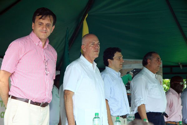 Inauguración del gas natural en Carepa
Inauguración del gas natural en Carepa
Fecha: Junio 22  de 2013. 
Para descargar esta fotografía en alta resolución, haga clic sobre la imagen hasta que la misma se despliegue en la pantalla completa; luego dé clic derecho y elija la opción "guardar imagen como". 
En caso de publicación por cualquier medio, solicitamos acompañarla del crédito: "Cortesía EPM".
Palabras clave: Inauguración gas natural Carepa Urabá