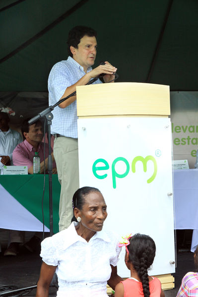 Inauguración del gas natural en Carepa
Inauguración del gas natural en Carepa
Fecha: Junio 22  de 2013. 
Para descargar esta fotografía en alta resolución, haga clic sobre la imagen hasta que la misma se despliegue en la pantalla completa; luego dé clic derecho y elija la opción "guardar imagen como". 
En caso de publicación por cualquier medio, solicitamos acompañarla del crédito: "Cortesía EPM".
Palabras clave: Inauguración gas natural Carepa Urabá