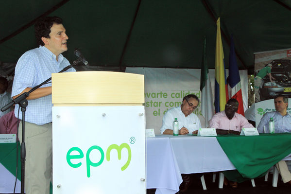 Inauguración del gas natural en Carepa
Inauguración del gas natural en Carepa
Fecha: Junio 22  de 2013. 
Para descargar esta fotografía en alta resolución, haga clic sobre la imagen hasta que la misma se despliegue en la pantalla completa; luego dé clic derecho y elija la opción "guardar imagen como". 
En caso de publicación por cualquier medio, solicitamos acompañarla del crédito: "Cortesía EPM".
Palabras clave: Inauguración gas natural Carepa Urabá