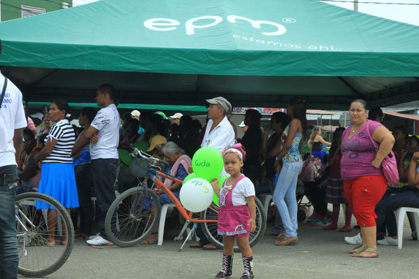 Inauguración del gas natural en Carepa
Inauguración del gas natural en Carepa
Fecha: Junio 22  de 2013. 
Para descargar esta fotografía en alta resolución, haga clic sobre la imagen hasta que la misma se despliegue en la pantalla completa; luego dé clic derecho y elija la opción "guardar imagen como". 
En caso de publicación por cualquier medio, solicitamos acompañarla del crédito: "Cortesía EPM".
Palabras clave: Inauguración gas natural Carepa Urabá