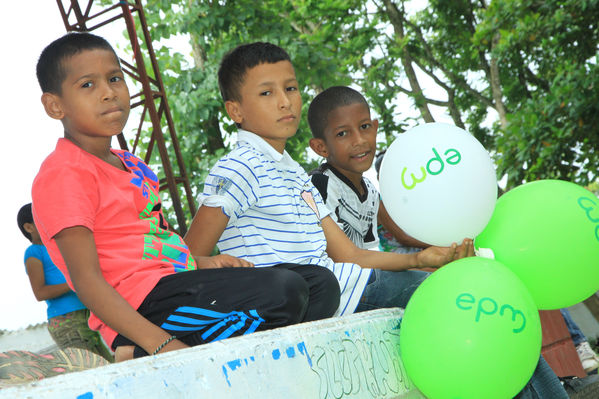 Inauguración del gas natural en Carepa
Inauguración del gas natural en Carepa
Fecha: Junio 22  de 2013. 
Para descargar esta fotografía en alta resolución, haga clic sobre la imagen hasta que la misma se despliegue en la pantalla completa; luego dé clic derecho y elija la opción "guardar imagen como". 
En caso de publicación por cualquier medio, solicitamos acompañarla del crédito: "Cortesía EPM".
Palabras clave: Inauguración gas natural Carepa Urabá