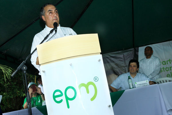 Inauguración del gas natural en Carepa
Inauguración del gas natural en Carepa
Fecha: Junio 22  de 2013. 
Para descargar esta fotografía en alta resolución, haga clic sobre la imagen hasta que la misma se despliegue en la pantalla completa; luego dé clic derecho y elija la opción "guardar imagen como". 
En caso de publicación por cualquier medio, solicitamos acompañarla del crédito: "Cortesía EPM".
Palabras clave: Inauguración gas natural Carepa Urabá