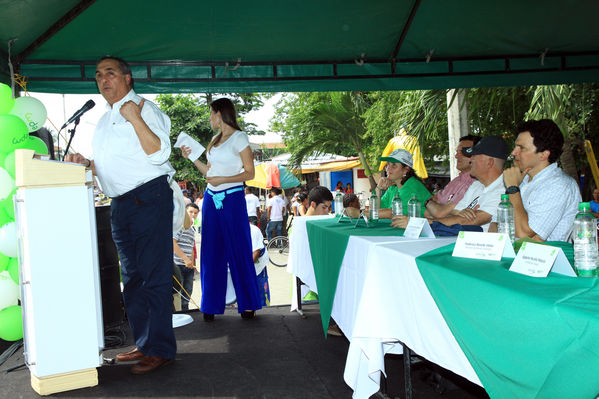 Inauguración del gas natural en Carepa
Inauguración del gas natural en Carepa
Fecha: Junio 22  de 2013. 
Para descargar esta fotografía en alta resolución, haga clic sobre la imagen hasta que la misma se despliegue en la pantalla completa; luego dé clic derecho y elija la opción "guardar imagen como". 
En caso de publicación por cualquier medio, solicitamos acompañarla del crédito: "Cortesía EPM".
Palabras clave: Inauguración gas natural Carepa Urabá