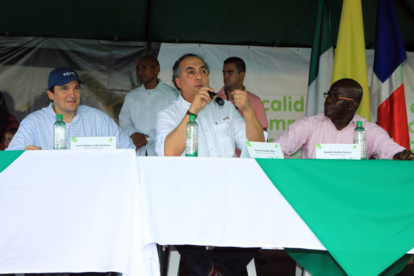 Inauguración del gas natural en Carepa
Inauguración del gas natural en Carepa
Fecha: Junio 22  de 2013. 
Para descargar esta fotografía en alta resolución, haga clic sobre la imagen hasta que la misma se despliegue en la pantalla completa; luego dé clic derecho y elija la opción "guardar imagen como". 
En caso de publicación por cualquier medio, solicitamos acompañarla del crédito: "Cortesía EPM".
Palabras clave: Inauguración gas natural Carepa Urabá