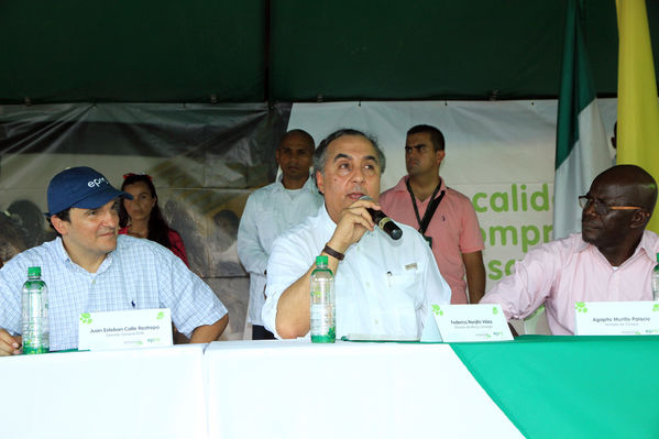 Inauguración del gas natural en Carepa
Inauguración del gas natural en Carepa
Fecha: Junio 22  de 2013. 
Para descargar esta fotografía en alta resolución, haga clic sobre la imagen hasta que la misma se despliegue en la pantalla completa; luego dé clic derecho y elija la opción "guardar imagen como". 
En caso de publicación por cualquier medio, solicitamos acompañarla del crédito: "Cortesía EPM".
Palabras clave: Inauguración gas natural Carepa Urabá