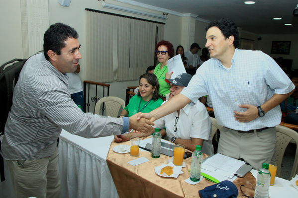 Mesa Interinstitucional Urabá Sostenible y Competitiva - Carepa
Mesa Interinstitucional Urabá Sostenible y Competitiva - Carepa
Fecha: Junio 22  de 2013. 
Para descargar esta fotografía en alta resolución, haga clic sobre la imagen hasta que la misma se despliegue en la pantalla completa; luego dé clic derecho y elija la opción "guardar imagen como". 
En caso de publicación por cualquier medio, solicitamos acompañarla del crédito: "Cortesía EPM".
Palabras clave: Mesa Interinstitucional Urabá Sostenible  Competitiva  Carepa