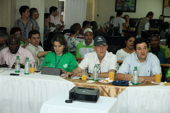 Mesa Interinstitucional Urabá Sostenible y Competitiva - Carepa
Mesa Interinstitucional Urabá Sostenible y Competitiva - Carepa
Fecha: Junio 22  de 2013. 
Para descargar esta fotografía en alta resolución, haga clic sobre la imagen hasta que la misma se despliegue en la pantalla completa; luego dé clic derecho y elija la opción "guardar imagen como". 
En caso de publicación por cualquier medio, solicitamos acompañarla del crédito: "Cortesía EPM".
Palabras clave: Mesa Interinstitucional Urabá Sostenible  Competitiva  Carepa