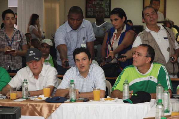 Mesa Interinstitucional Urabá Sostenible y Competitiva - Carepa
Mesa Interinstitucional Urabá Sostenible y Competitiva - Carepa
Fecha: Junio 22  de 2013. 
Para descargar esta fotografía en alta resolución, haga clic sobre la imagen hasta que la misma se despliegue en la pantalla completa; luego dé clic derecho y elija la opción "guardar imagen como". 
En caso de publicación por cualquier medio, solicitamos acompañarla del crédito: "Cortesía EPM".
Palabras clave: Mesa Interinstitucional Urabá Sostenible  Competitiva  Carepa