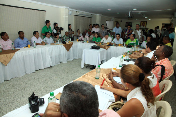 Mesa Interinstitucional Urabá Sostenible y Competitiva - Carepa
Mesa Interinstitucional Urabá Sostenible y Competitiva - Carepa
Fecha: Junio 22  de 2013. 
Para descargar esta fotografía en alta resolución, haga clic sobre la imagen hasta que la misma se despliegue en la pantalla completa; luego dé clic derecho y elija la opción "guardar imagen como". 
En caso de publicación por cualquier medio, solicitamos acompañarla del crédito: "Cortesía EPM".
Palabras clave: Mesa Interinstitucional Urabá Sostenible  Competitiva  Carepa