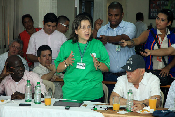 Mesa Interinstitucional Urabá Sostenible y Competitiva - Carepa
Mesa Interinstitucional Urabá Sostenible y Competitiva - Carepa
Fecha: Junio 22  de 2013. 
Para descargar esta fotografía en alta resolución, haga clic sobre la imagen hasta que la misma se despliegue en la pantalla completa; luego dé clic derecho y elija la opción "guardar imagen como". 
En caso de publicación por cualquier medio, solicitamos acompañarla del crédito: "Cortesía EPM".
Palabras clave: Mesa Interinstitucional Urabá Sostenible  Competitiva  Carepa
