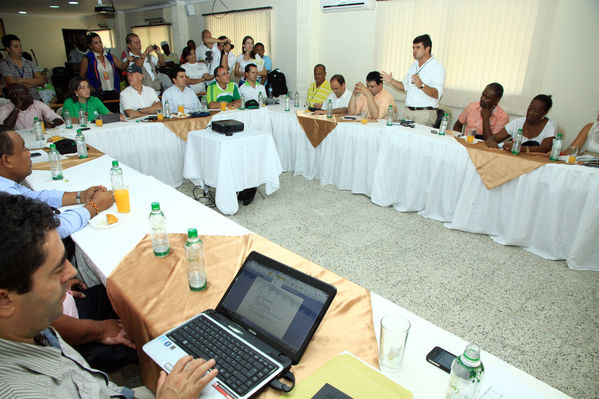 Mesa Interinstitucional Urabá Sostenible y Competitiva - Carepa
Mesa Interinstitucional Urabá Sostenible y Competitiva - Carepa
Fecha: Junio 22  de 2013. 
Para descargar esta fotografía en alta resolución, haga clic sobre la imagen hasta que la misma se despliegue en la pantalla completa; luego dé clic derecho y elija la opción "guardar imagen como". 
En caso de publicación por cualquier medio, solicitamos acompañarla del crédito: "Cortesía EPM".
Palabras clave: Mesa Interinstitucional Urabá Sostenible  Competitiva  Carepa