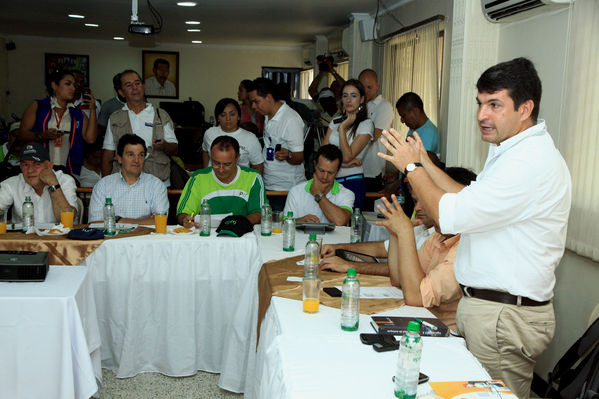 Mesa Interinstitucional Urabá Sostenible y Competitiva - Carepa
Mesa Interinstitucional Urabá Sostenible y Competitiva - Carepa
Fecha: Junio 22  de 2013. 
Para descargar esta fotografía en alta resolución, haga clic sobre la imagen hasta que la misma se despliegue en la pantalla completa; luego dé clic derecho y elija la opción "guardar imagen como". 
En caso de publicación por cualquier medio, solicitamos acompañarla del crédito: "Cortesía EPM".
Palabras clave: Mesa Interinstitucional Urabá Sostenible  Competitiva  Carepa