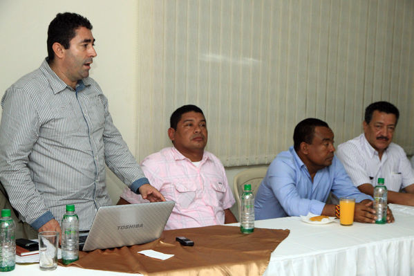 Mesa Interinstitucional Urabá Sostenible y Competitiva - Carepa
Mesa Interinstitucional Urabá Sostenible y Competitiva - Carepa
Fecha: Junio 22  de 2013. 
Para descargar esta fotografía en alta resolución, haga clic sobre la imagen hasta que la misma se despliegue en la pantalla completa; luego dé clic derecho y elija la opción "guardar imagen como". 
En caso de publicación por cualquier medio, solicitamos acompañarla del crédito: "Cortesía EPM".
Palabras clave: Mesa Interinstitucional Urabá Sostenible  Competitiva  Carepa
