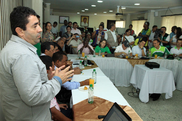 Mesa Interinstitucional Urabá Sostenible y Competitiva - Carepa
Mesa Interinstitucional Urabá Sostenible y Competitiva - Carepa
Fecha: Junio 22  de 2013. 
Para descargar esta fotografía en alta resolución, haga clic sobre la imagen hasta que la misma se despliegue en la pantalla completa; luego dé clic derecho y elija la opción "guardar imagen como". 
En caso de publicación por cualquier medio, solicitamos acompañarla del crédito: "Cortesía EPM".
Palabras clave: Mesa Interinstitucional Urabá Sostenible  Competitiva  Carepa