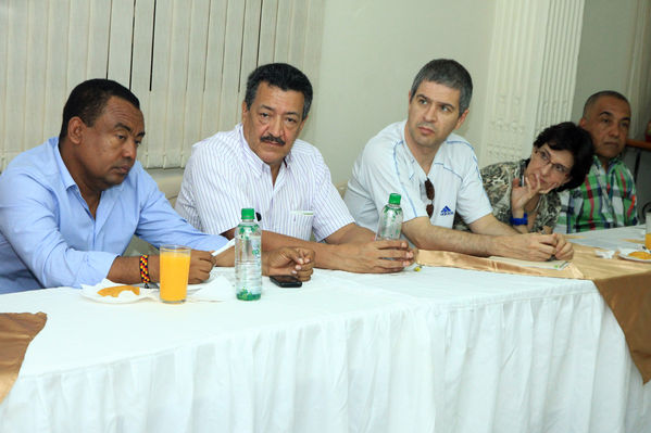 Mesa Interinstitucional Urabá Sostenible y Competitiva - Carepa
Mesa Interinstitucional Urabá Sostenible y Competitiva - Carepa
Fecha: Junio 22  de 2013. 
Para descargar esta fotografía en alta resolución, haga clic sobre la imagen hasta que la misma se despliegue en la pantalla completa; luego dé clic derecho y elija la opción "guardar imagen como". 
En caso de publicación por cualquier medio, solicitamos acompañarla del crédito: "Cortesía EPM".
Palabras clave: Mesa Interinstitucional Urabá Sostenible  Competitiva  Carepa