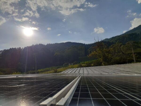 Solución solar Unilasallista
Solución solar Unilasallista
Fecha: Junio 24 2021
Para descargar esta fotografía en alta resolución, haga clic sobre la imagen hasta que la misma se despliegue en la pantalla completa; luego dé clic derecho y elija la opción "guardar imagen como". 
En caso de publicación por cualquier medio, solicitamos acompañarla del crédito: "Foto EPM"
Palabras clave: Solución solar Unilasallista
