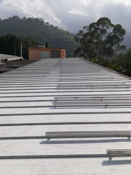 Solución solar Unilasallista
Solución solar Unilasallista
Fecha: Junio 24 2021
Para descargar esta fotografía en alta resolución, haga clic sobre la imagen hasta que la misma se despliegue en la pantalla completa; luego dé clic derecho y elija la opción "guardar imagen como". 
En caso de publicación por cualquier medio, solicitamos acompañarla del crédito: "Foto EPM"
Palabras clave: Solución solar Unilasallista