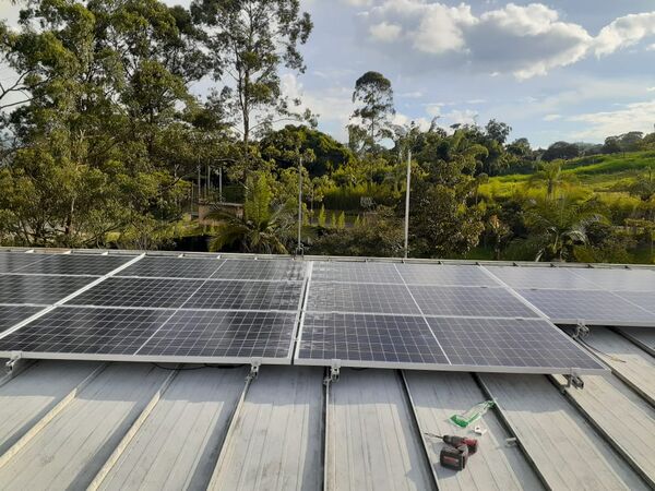 Solución solar Unilasallista
Solución solar Unilasallista
Fecha: Junio 24 2021
Para descargar esta fotografía en alta resolución, haga clic sobre la imagen hasta que la misma se despliegue en la pantalla completa; luego dé clic derecho y elija la opción "guardar imagen como". 
En caso de publicación por cualquier medio, solicitamos acompañarla del crédito: "Foto EPM"
Palabras clave: Solución solar Unilasallista