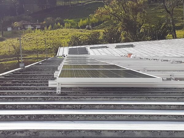 Solución solar Unilasallista
Solución solar Unilasallista
Fecha: Junio 24 2021
Para descargar esta fotografía en alta resolución, haga clic sobre la imagen hasta que la misma se despliegue en la pantalla completa; luego dé clic derecho y elija la opción "guardar imagen como". 
En caso de publicación por cualquier medio, solicitamos acompañarla del crédito: "Foto EPM"
Palabras clave: Solución solar Unilasallista