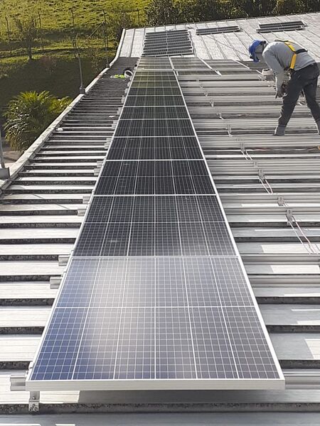 Solución solar Unilasallista
Solución solar Unilasallista
Fecha: Junio 24 2021
Para descargar esta fotografía en alta resolución, haga clic sobre la imagen hasta que la misma se despliegue en la pantalla completa; luego dé clic derecho y elija la opción "guardar imagen como". 
En caso de publicación por cualquier medio, solicitamos acompañarla del crédito: "Foto EPM"
Palabras clave: Solución solar Unilasallista