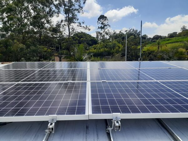 Solución solar Unilasallista
Solución solar Unilasallista
Fecha: Junio 24 2021
Para descargar esta fotografía en alta resolución, haga clic sobre la imagen hasta que la misma se despliegue en la pantalla completa; luego dé clic derecho y elija la opción "guardar imagen como". 
En caso de publicación por cualquier medio, solicitamos acompañarla del crédito: "Foto EPM"
Palabras clave: Solución solar Unilasallista