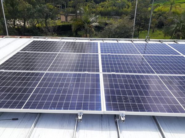 Solución solar Unilasallista
Solución solar Unilasallista
Fecha: Junio 24 2021
Para descargar esta fotografía en alta resolución, haga clic sobre la imagen hasta que la misma se despliegue en la pantalla completa; luego dé clic derecho y elija la opción "guardar imagen como". 
En caso de publicación por cualquier medio, solicitamos acompañarla del crédito: "Foto EPM"
Palabras clave: Solución solar Unilasallista