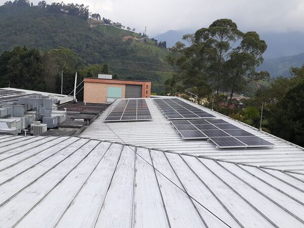 Solución solar Unilasallista
Solución solar Unilasallista
Fecha: Junio 24 2021
Para descargar esta fotografía en alta resolución, haga clic sobre la imagen hasta que la misma se despliegue en la pantalla completa; luego dé clic derecho y elija la opción "guardar imagen como". 
En caso de publicación por cualquier medio, solicitamos acompañarla del crédito: "Foto EPM"
Palabras clave: Solución solar Unilasallista